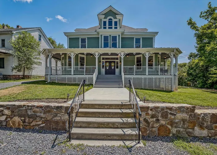The Grand Castalian Inn Bed And Breakfast